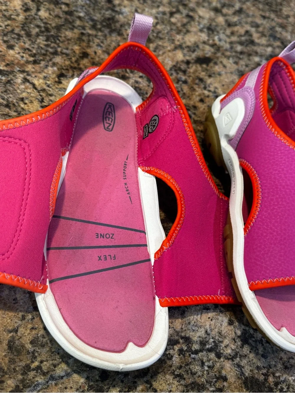 Keen Knotch River Open Toe Sandals Youth Size 2 Pink Magenta Girl’s Waterproof